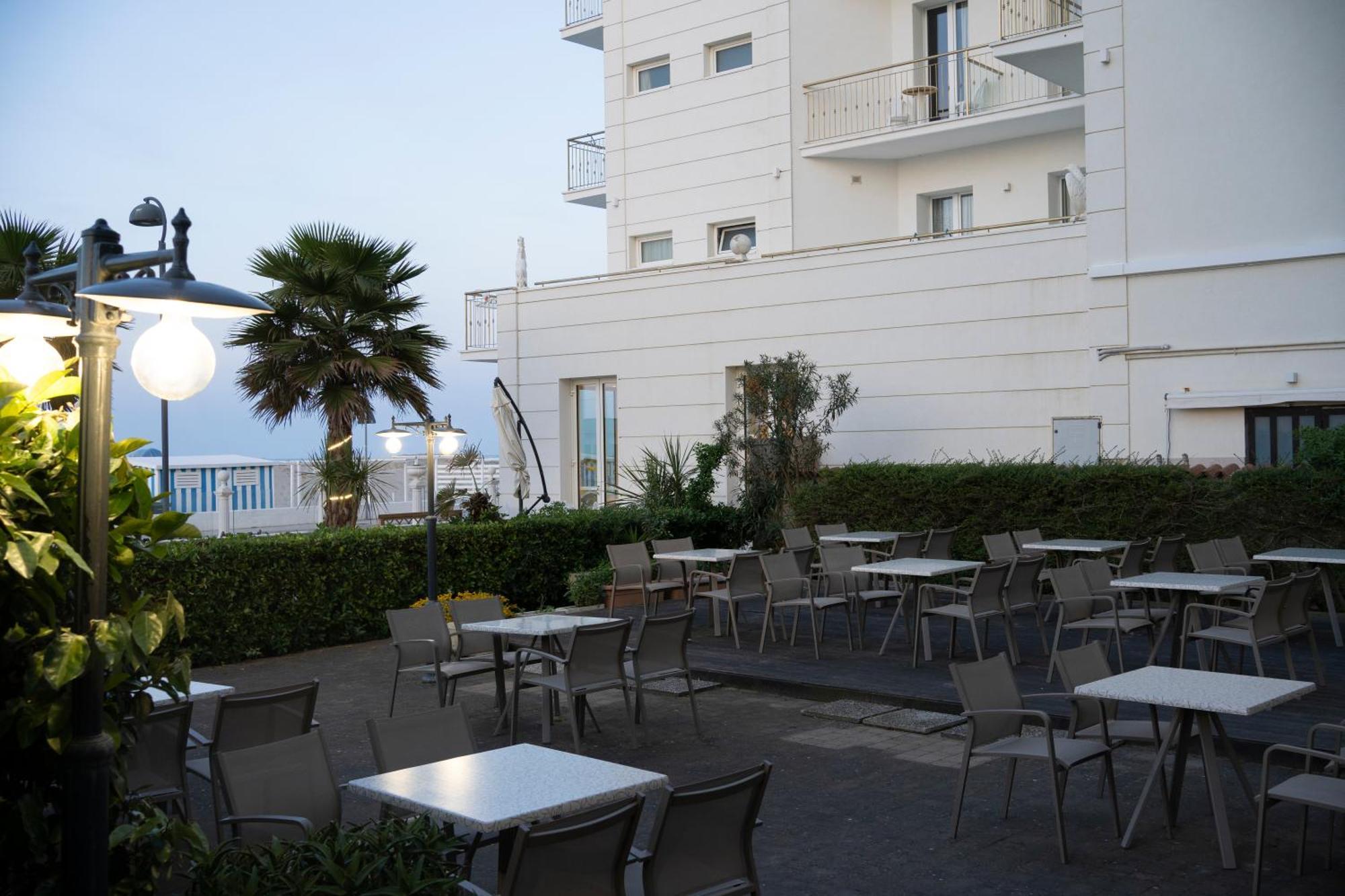 Hotel Mondial Bellaria-Igea Marina Exterior foto